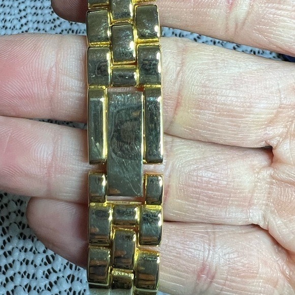 Vintage Women’s Jones New York Gold-Tone Watch W11 - Picture 3 of 4